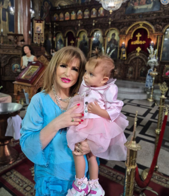 Синът на Десислава и снахата кръстиха дъщеря си навръх Голяма Богородица (Малката Деси прие християнската вяра на големия празник – Снимки)