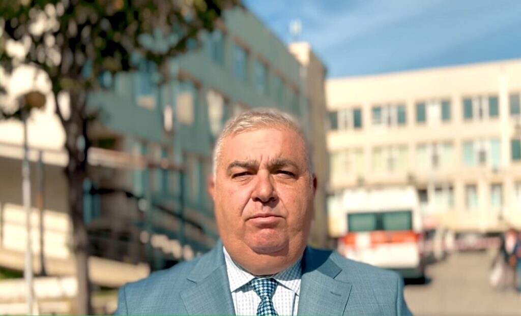 Narod.bg до прокурор №1: Брутално полицейско насилие в Поморие – общинарят Веселин Анестиев пребива руснак, души го с плик (ПОКАЗАНИЯ)