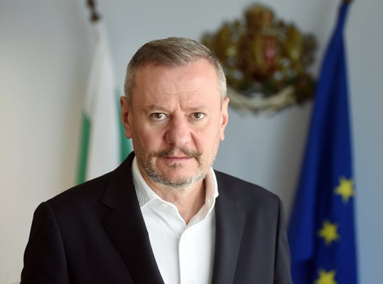 Евтим Милошев набута в БНТ племенницата си