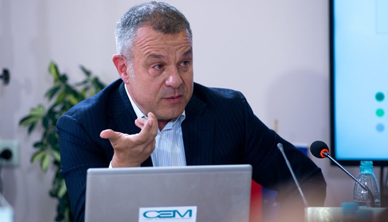 Емил Кошлуков губи войната за БНТ, идва дама