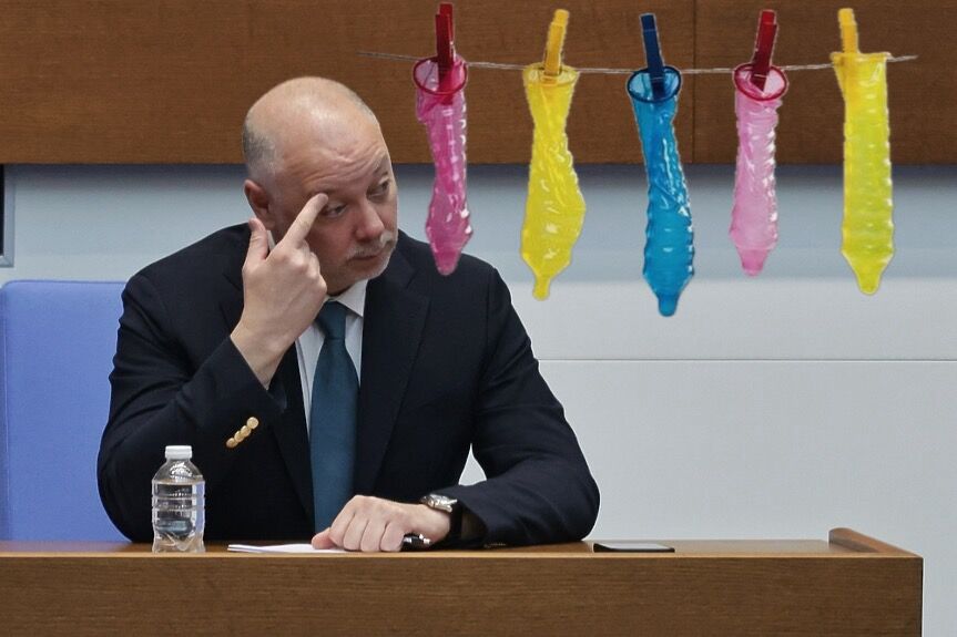 Как Пеевски превърна премиера Росен Желязков в един капут!