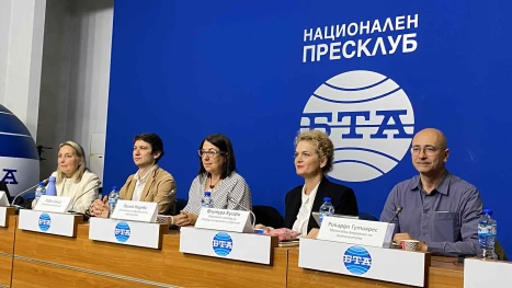 МОЩЕН ОТПОР! Бюрократите на Сорос си глътнаха граматиката за Иво Прокопиев! Българските журналисти ги сложиха на място (ЕКСКЛУЗИВНО ВИДЕО)