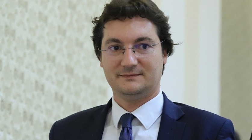 Набеденият за юрист Крум Зарков се завръща при Румен Радев