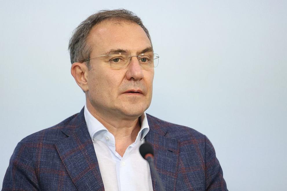 Няма да има отстъпки от новите правила за майчинство