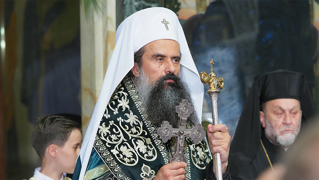 Нямат срам: Дядо Даниил рекламира гащи в нета