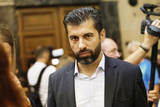 От премиер до мъж на жена си! Кирил Петков брадяса от депресия