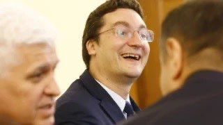 Срам няма! Внукът на ДС-генерал Кацамунски – Крум Зарков, с евтиния апартамент на „Дондуков“, пак изпълзя на екран