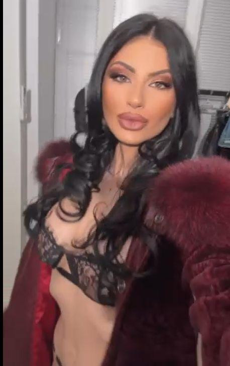 АЙДЕ И ТАЯ!! Мис България Венцислава Тафкова „хранеше“ Шермин за ОнлиФенс, а… лъсна в клипче за възрастни! (ВИЖ ГО ТУК)