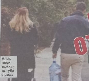 Алек Младенов стана мъж под чехъл