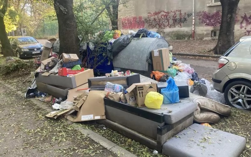 Боклукът зарива София, Васил Терзиев оплют от свои и чужди