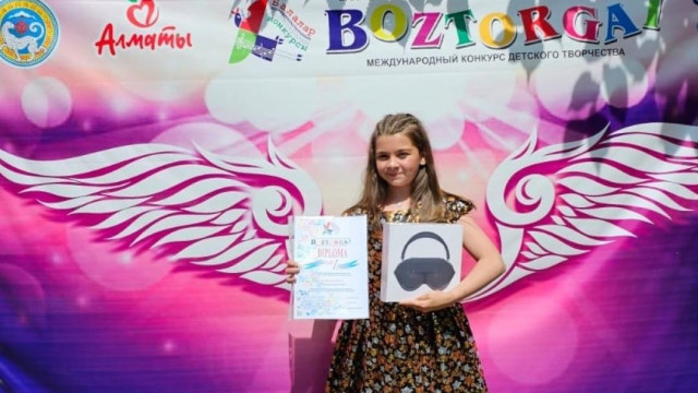 Дария, която е с намален слух, влиза в мюзикъл