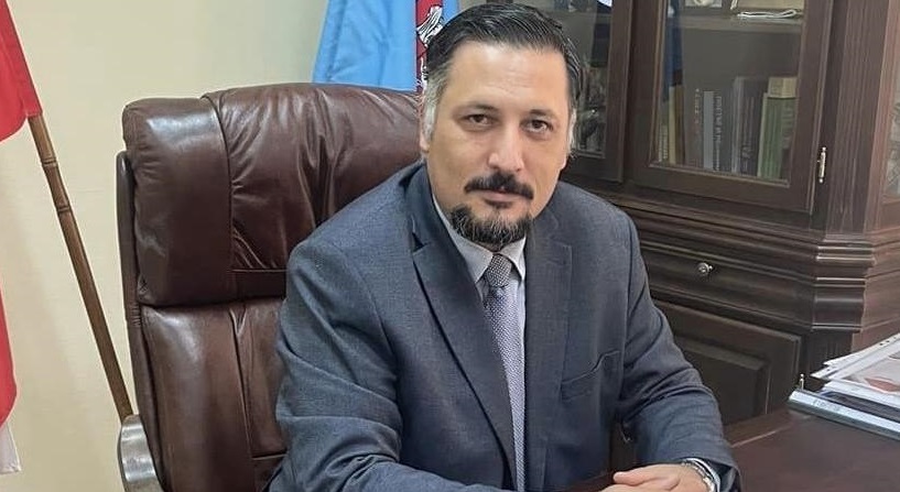 Изрод! Портиер на ПП-ДБ кмета Делян Георгиев си разтяга члена пред дете