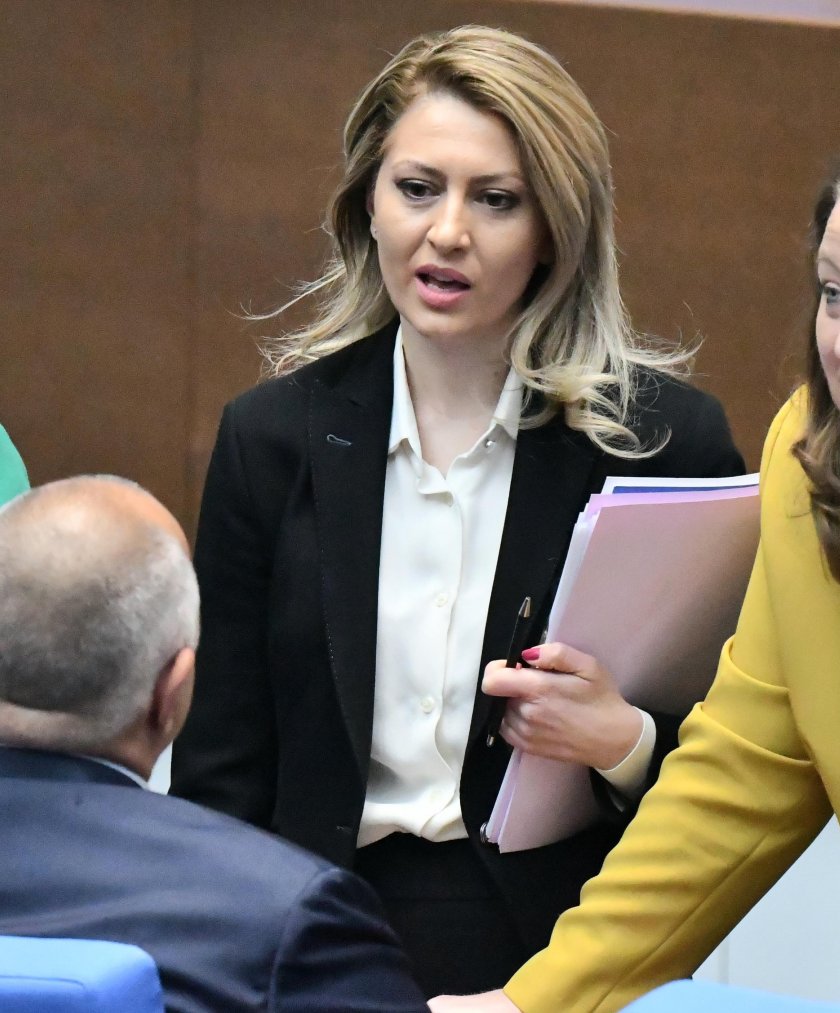 Наталия Киселова подаде оставка като председател на НС