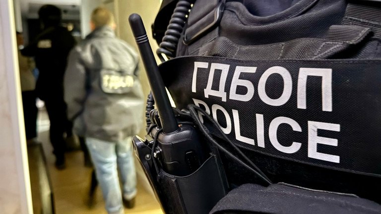 Само в Narod.bg: ГДБОП разкости митница „Русе“ заради схеми с алкохол, има СРС-та и трима в ареста