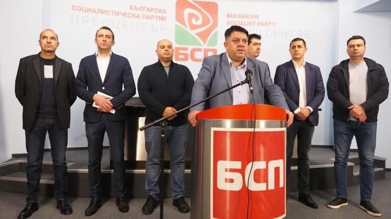 Социалист разби БСП на Пленума: Другари, предадохме Президента и събухме гащите пред Пеевски!