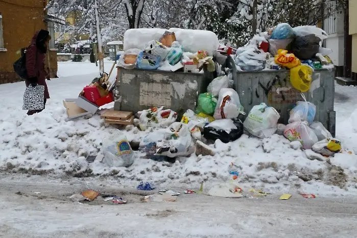 СТРЯСКАЩА ПРОГНОЗА! София ще затъне в смърдящи преспи. Лед и мрак блокират града