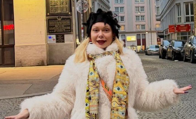 Албена Вулева лъсна с ново лице, с бузи досущ като понички (Бившата водеща се поду както никога до сега – Снимки)