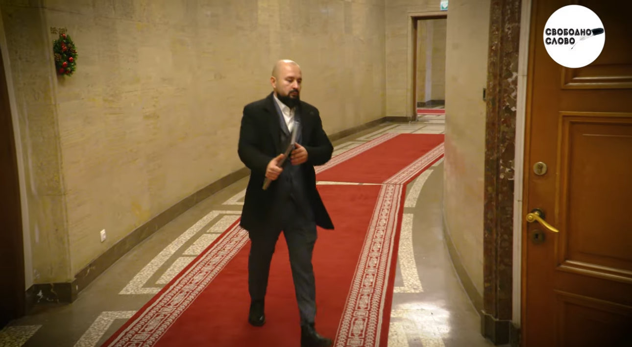 АНДРЕЙ МАЧУГАНОВ РАЗБИ НА ПУХ И ПРАХ ЛЪЖИТЕ НА БИВШАТА СИ ЖЕНА: “ГЛАСЪТ НА БАЩИТЕ” СЕ БОРИ ЗА ВИСШЕТО БЛАГО НА ДЕЦАТА (ВИДЕО)