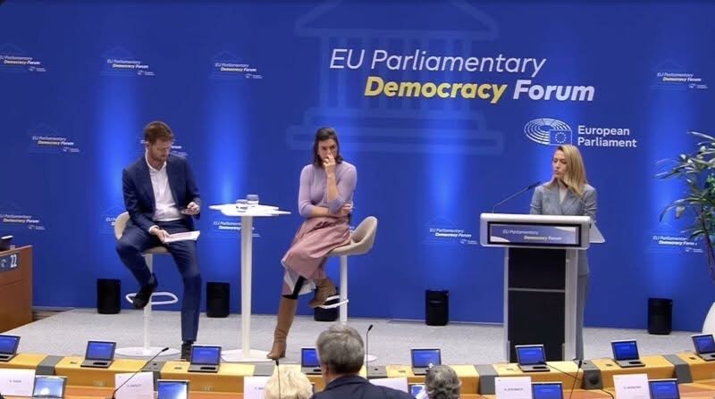 Ау, Рая, ти не говориш английски, но пък имаш страхотен френски с хасковски гербаджийски диалект!
