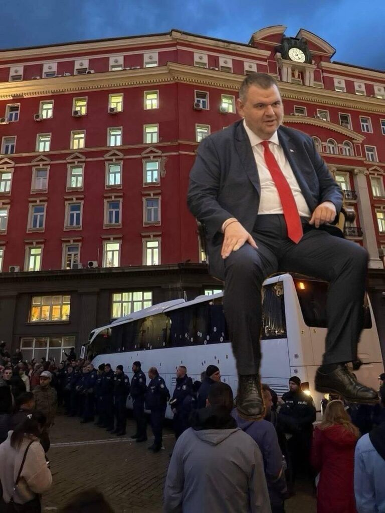 Войната с травматичната страст на Пеевски, неизлекувана във Виенската лудница*, продължава! Шишкото по Магнитски подкара Белия автобус ва банк!