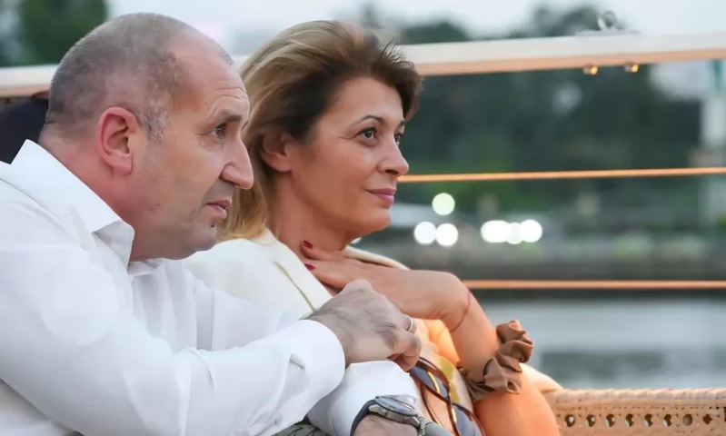 Деси Радева става президент като Хилъри Клинтън?