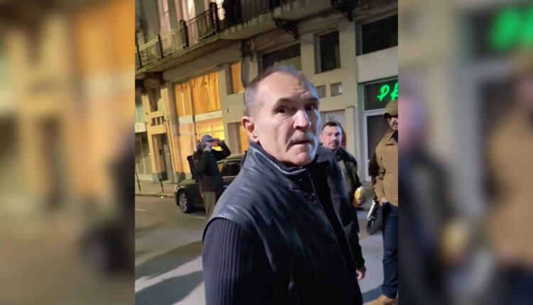 Изгониха Божков от протеста: Чупката, мутра, бягай си в Дубай