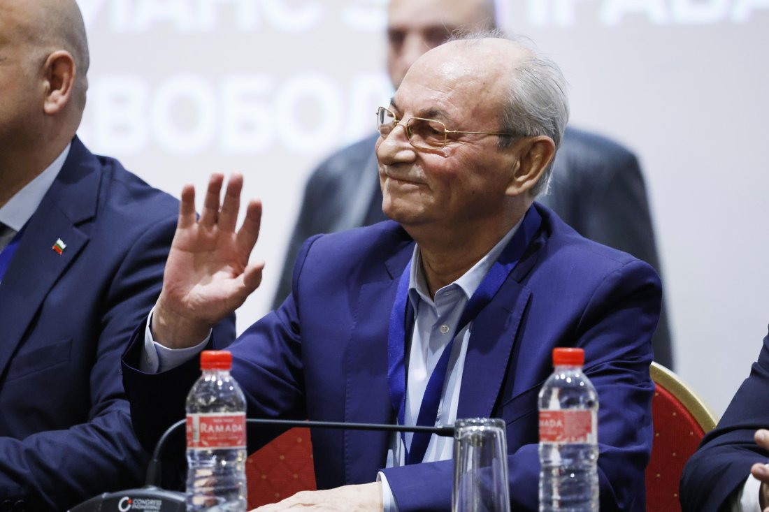 Мрежата полудя след изваждането на Доган от нафталина: Дядо, стой си вкъщи и си гледай старините