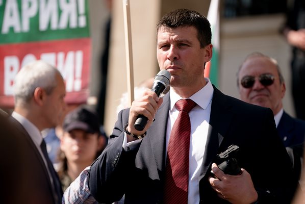 От Тато до „Величие“ – политици на мушката