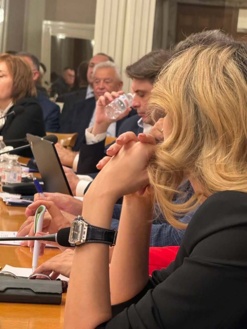 Павела Митова с часовник за 60 бона