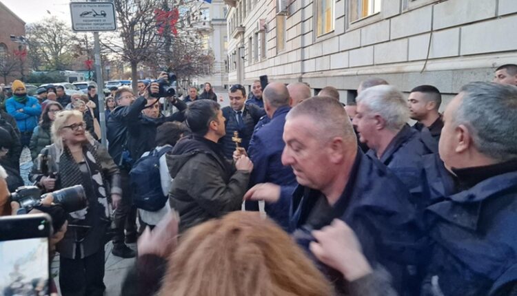 София на бунт срещу Васил Терзиев