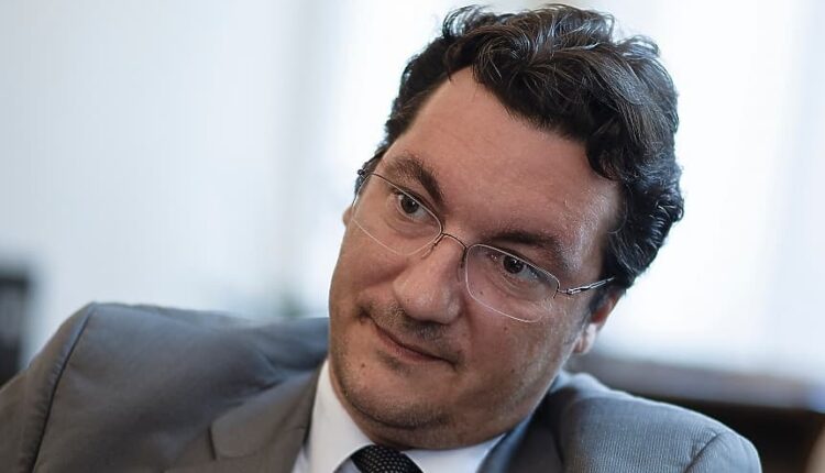 Тайни срещи: Крум Зарков вдига бунт в БСП