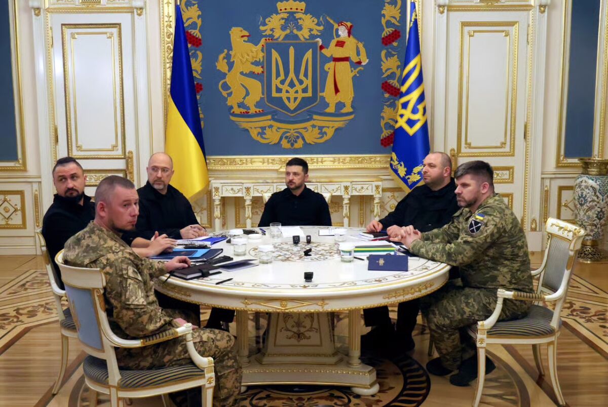 Politico: Украйна се бори да ограничи щетите от мащабния корупционен скандал, за да получи още 140 милиарда от ЕС и да преживее зимата!