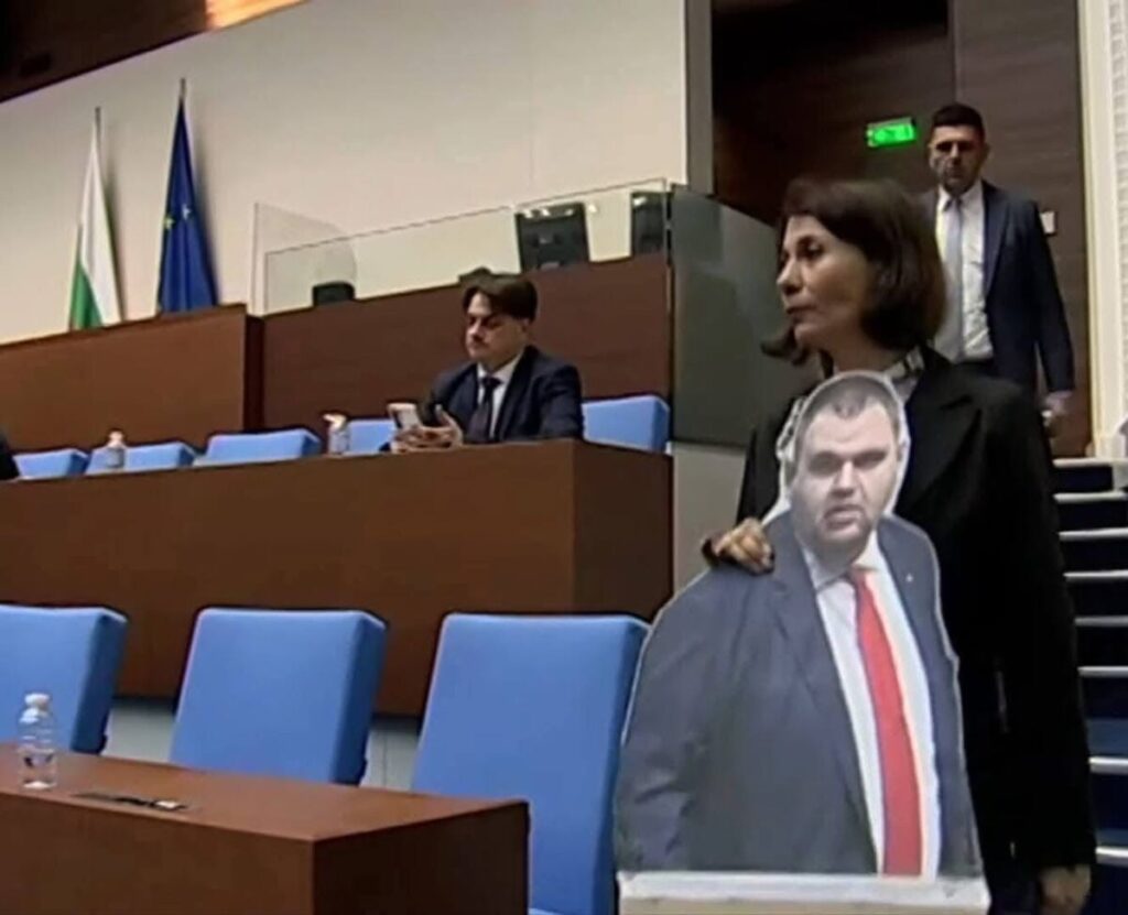 Борисов, викай “Не на страха!”, както Пеевски крещи “Не на омразата” от кабинета на Бай Тошо!