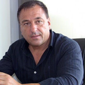 Брутално в Narod.bg: Динко Пицата преби човек от протеста в Несебър