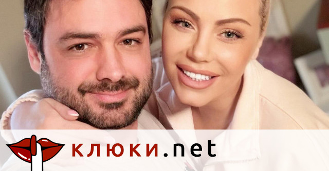 Камелия посрещна Рождество Христово в пълен комплект (Певицата събра семейството си пред елхата – Снимки)