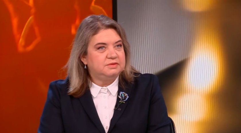 Киселова смени анцуга с топ визия – грим, прическа и костюм (СНИМКА)
