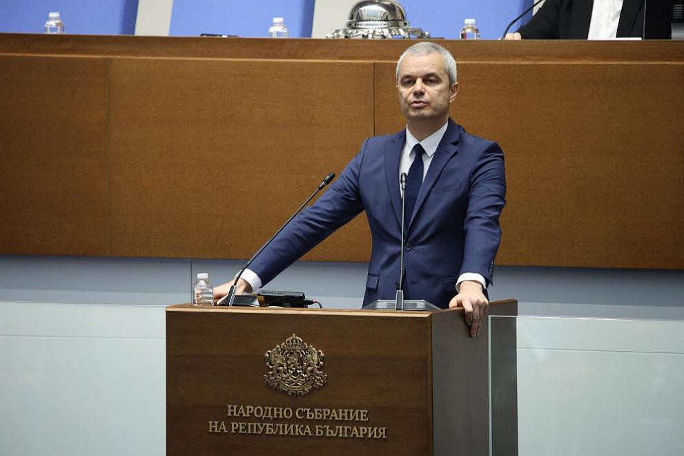 Костадинов изригна: Не парламент, а кочина с алкохолици