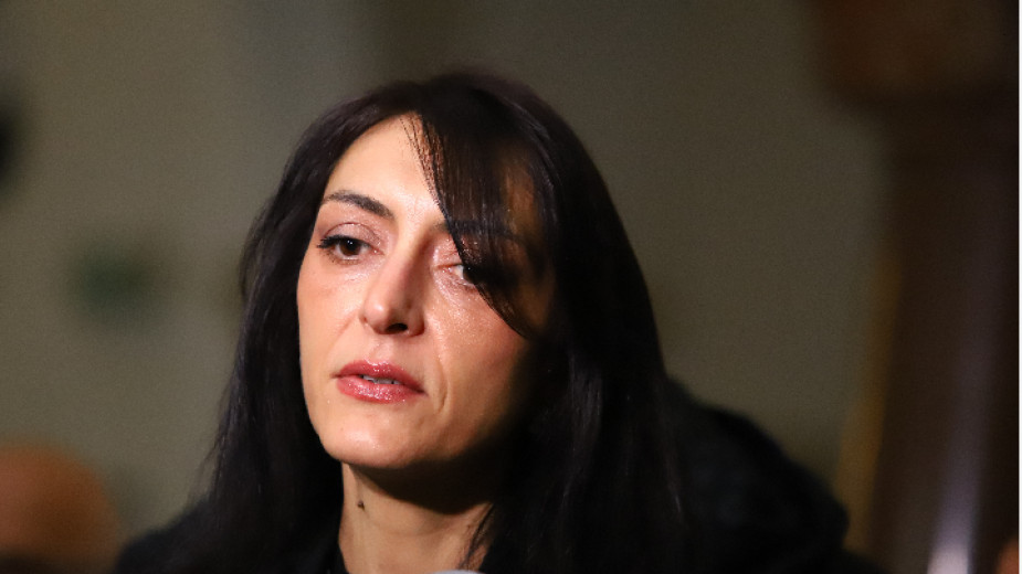 Мария Габриел пробутва съселянката си Десислава Пиронева за европрокурор