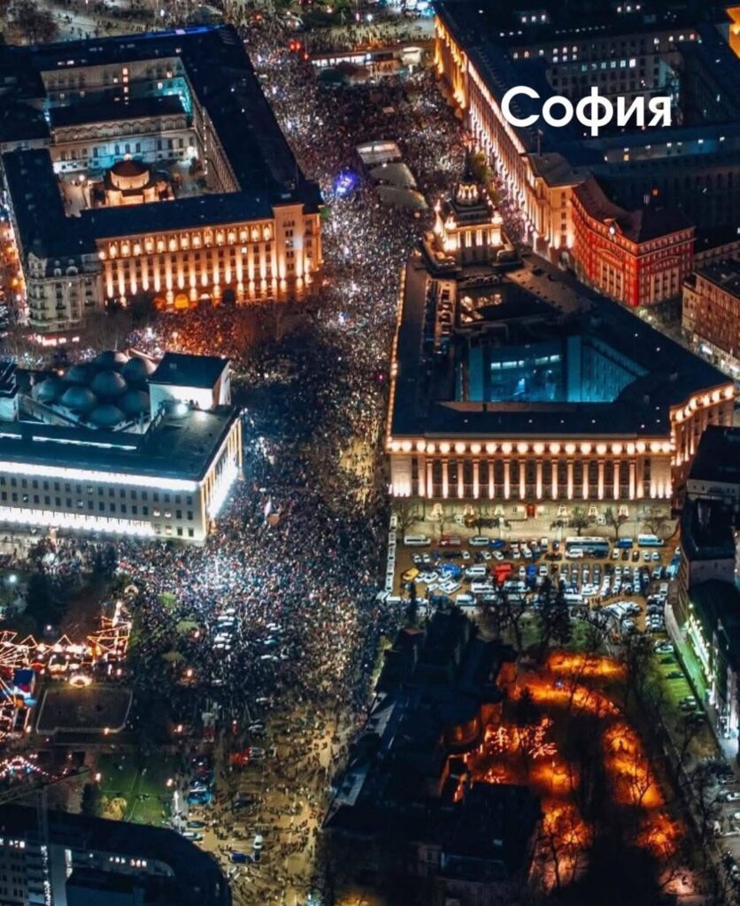 Протестът за Оставката на властта вече е в цяла България! Румен Радев е единственият легитимен фактор в очите на народа и международните фактори! (СНИМКИ)
