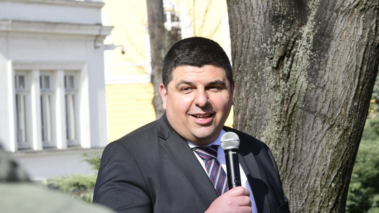 СКАНДАЛНО! Тлъстият Иво Мирчев бил брутално малтретиран и насилван от децата в с. Крушари