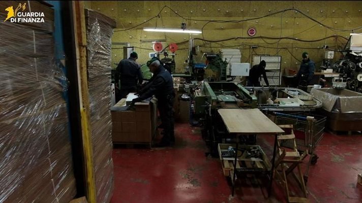 €700 000 на ден! BG гангстери с цигарена фабрика в Италия