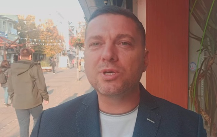 Багерист потрива ръце за кметския стол в Поморие, вижте екипа му