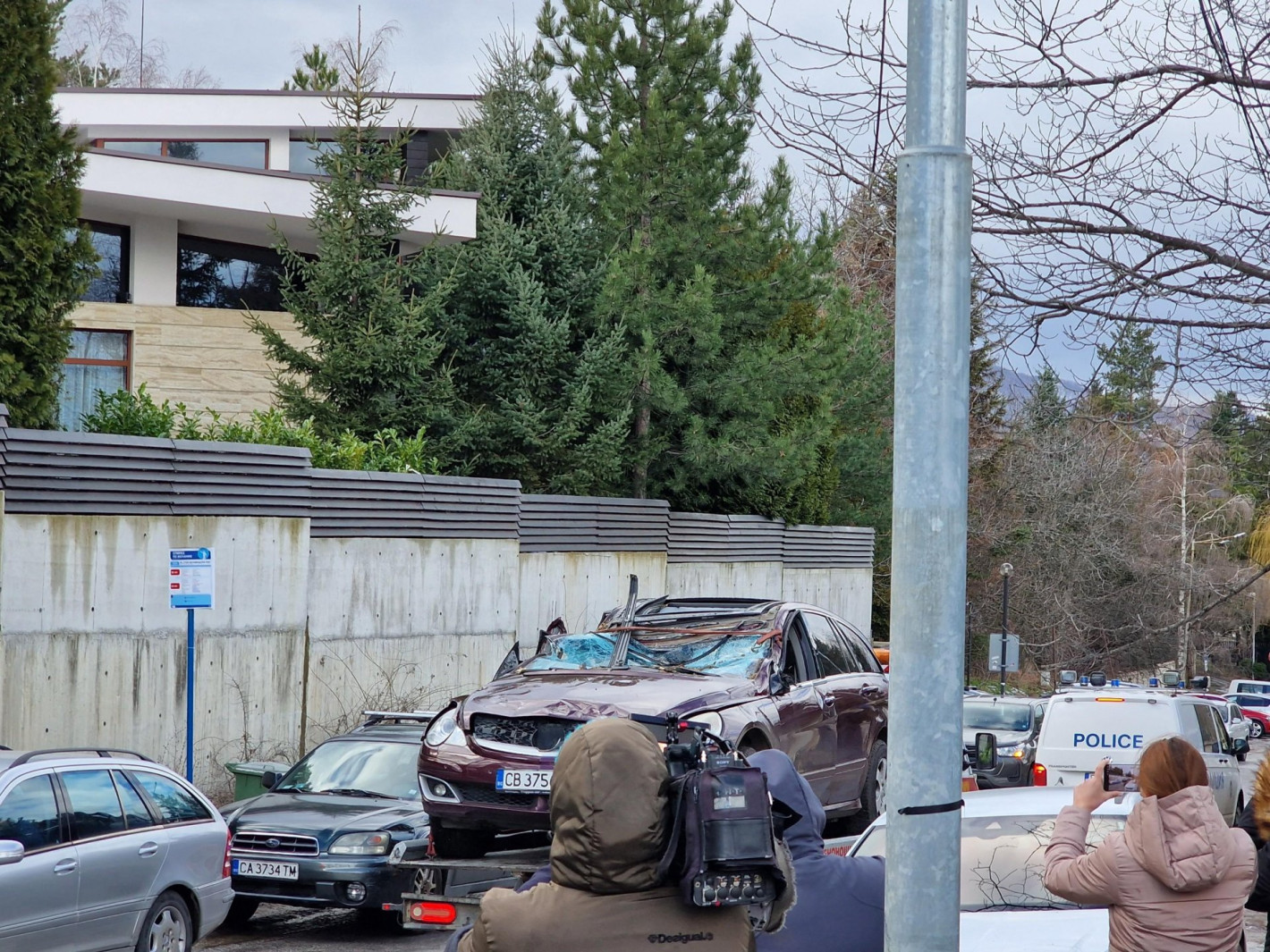 Вижте смазаната от дърво на Витоша кола, в която майка загина пред очите на децата си