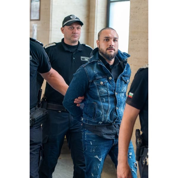 Майката на набедения за сводник Пешо Калашника в ЕКСКЛУЗИВНА изповед: СИНЪТ МИ НЕ ПОЗНАВА ИЦО ПАПАТА. В АРЕСТА ПОМАГАШЕ НА БЛАГОМИР КОЦЕВ