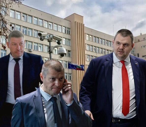 ОГРОМЕН скандал в ДАНС! BNEWS засече тайно сборище със Сарафов, Тони Балкони и Деньо Денев, на което награждават маши на Пеевски за заслуги в контрабандата и кражбата на бизнеси!