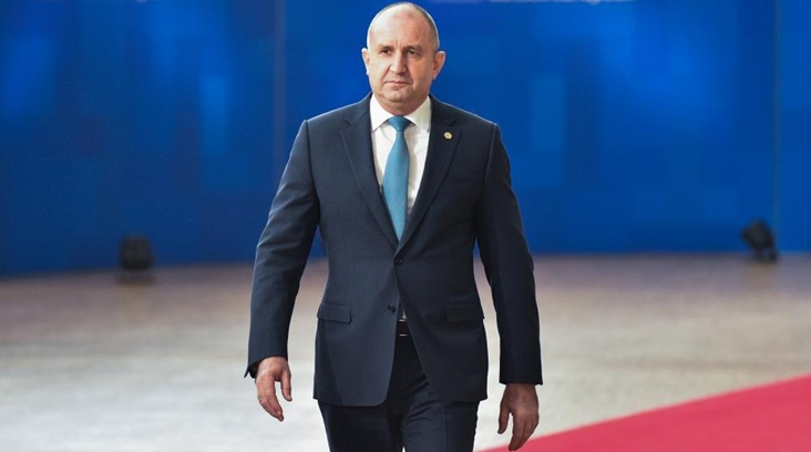 РЕШЕНО: Румен Радев е политик, президент е Илияна Йотова