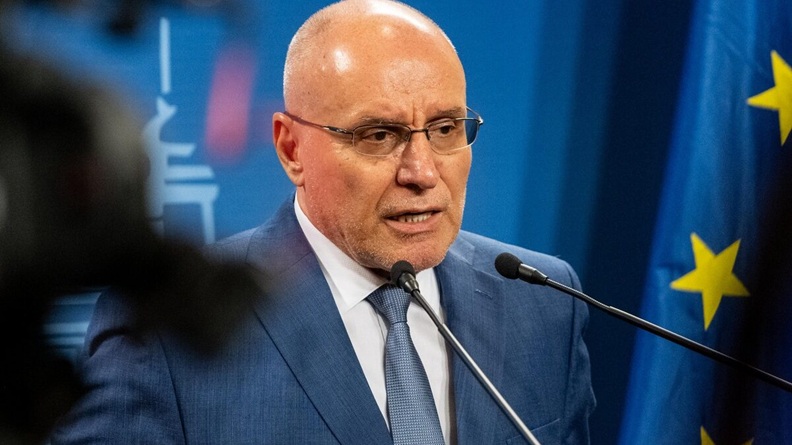 Само в Narod.bg: Радев жертва Франкфурт за „Дондуков“ 2
