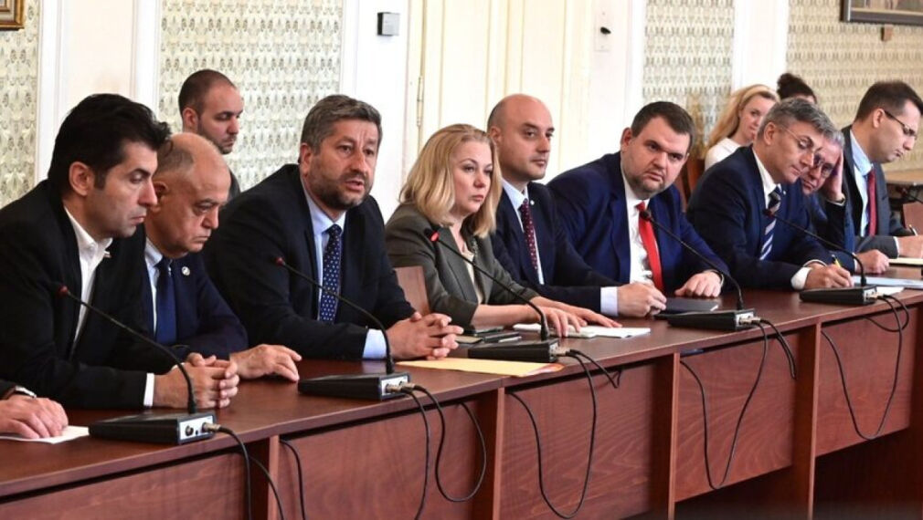 Уиски, жито, ягоди, банани… Борисов потвърди, че Пеевски и Мирински домъкнали Атанас Славов за правосъден министър на Сглобката!