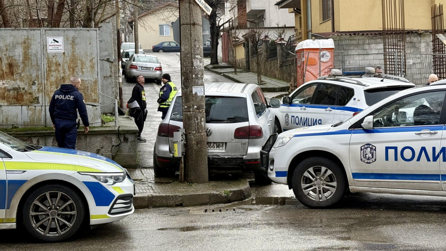 Пиян шофьор в гонка с 5 патрулки в Хасково (снимки)
