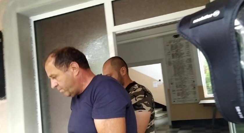 Пореден абсурд: Кмет с присъда за купуване на гласове продължава да си е на поста